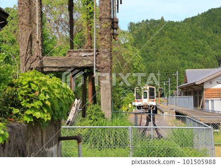 保留在 JR 名商線終點站伊勢奧津站的蒸汽機車時代的水塔 101505988