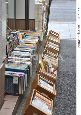 東京神田神保町舊書區風光 東京神田神保町舊書區風光 101506308