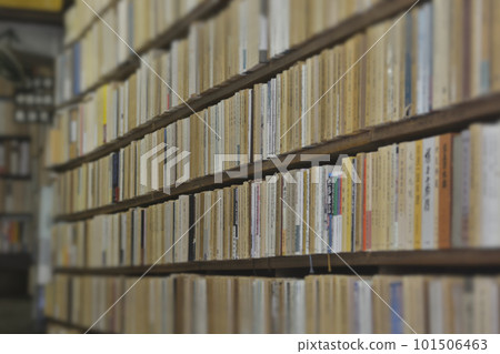 在舊書店的舊書 在舊書店的舊書 101506463