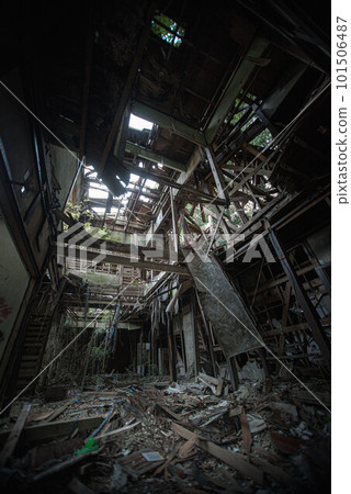 光閃耀的腐朽廢墟 101506487