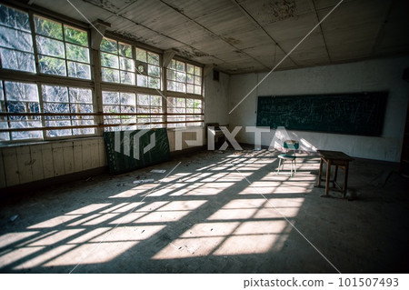 沒有人的小學教室 沒有人的小學教室 101507493
