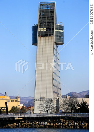 A tourist facility built at Aomori Port, the gateway to the Tsugaru Straits… Aomori Prefectural Tourism and Products Center “ASPAM” 101507688