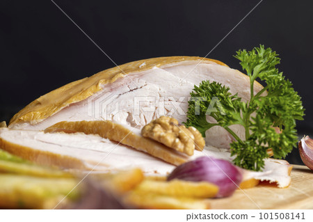 Smoke-smoked chicken on a board 101508141