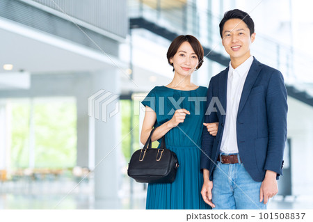 A middle-aged couple who goes on a date with their arms folded A middle-aged couple who goes on a date with their arms folded 101508837