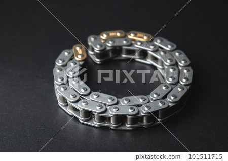 New cylinder head timing chain on black moth. Engine Parts 101511715