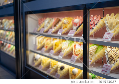 【#Tokyo】Showcase of a crepe shop on Takeshita Street 101513087