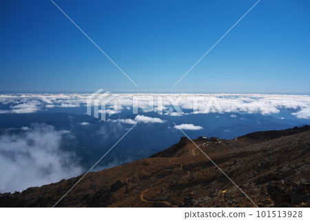 Looking towards the summit of Otaki from near Kengamine on Mt. Ontake in the autumn sky 101513928