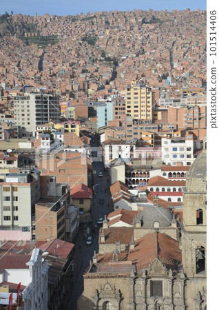 Bolivia, La Paz, houses on a mortar-shaped slope Bolivia, La Paz, houses on a mortar-shaped slope 101514406