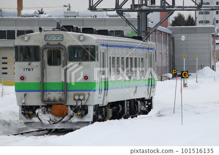 Kiha 40 on the Sekihoku Main Line heading for the Kitami Tunnel (Engaru ⇔ Abashiri) Kiha 40 on the Sekihoku Main Line heading for the Kitami Tunnel (Engaru ⇔ Abashiri) 101516135