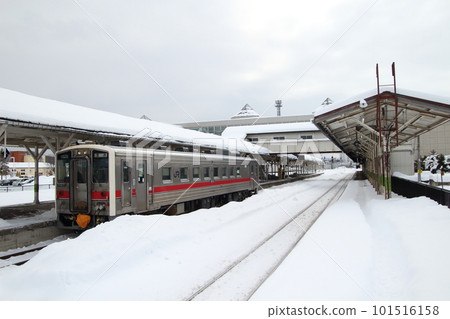 Sekihoku Main Line Kiha 54 (Kitami ⇔ Abashiri) stopping at Kitami Station in winter Sekihoku Main Line Kiha 54 (Kitami ⇔ Abashiri) stopping at Kitami Station in winter 101516158
