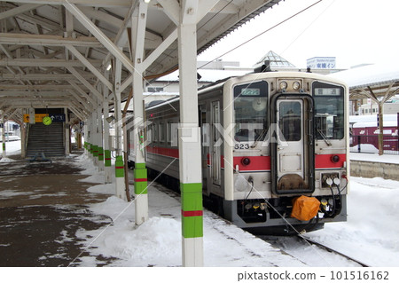 Sekihoku Main Line Kiha 54 (Kitami ⇔ Abashiri) stopping at Kitami Station in winter 101516162