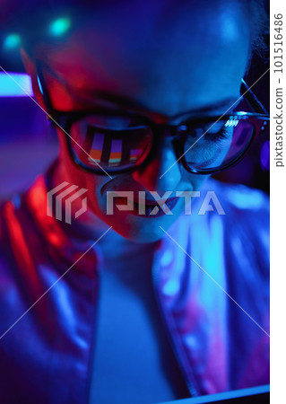 elegant 40 years old woman with charts reflecting in glasses 101516486