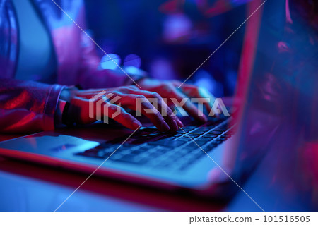 Closeup on woman with laptop in office 101516505