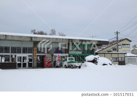 Winter Sekihoku Main Line: Toma Station (station building) 101517031
