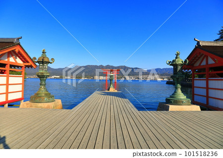 [Hiroshima Prefecture] Otorii of Itsukushima Shrine after renovation (Miyajima) 101518236