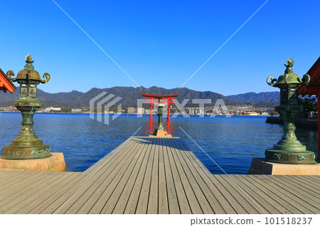 [Hiroshima Prefecture] Otorii of Itsukushima Shrine after renovation (Miyajima) 101518237