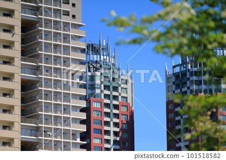 Blue sky and mansion Blue sky and mansion 101518582