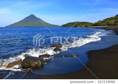 [Kagoshima Prefecture] Mt. Kaimondake (Satsuma Fuji) seen from Nagasakibana in Satsuma 101519060