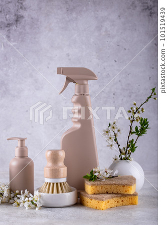 Eco cleaning with bottles, brushes and sponges 101519439