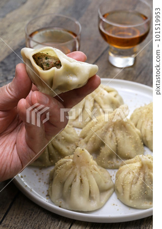 how to eat khinkali how to eat khinkali 101519953