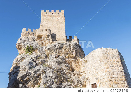 Zuheros, white village of the province of Cordoba in Spain 101522198