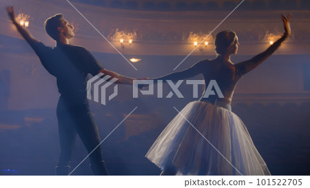 Ballet dancers practice and rehearse choreography 101522705