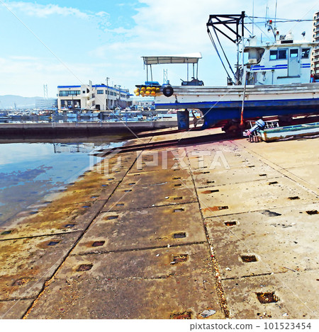 Fishing port scenery Akashi Kaikyo Bridge background 101523454
