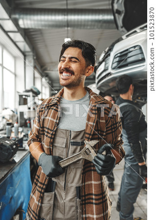 Portrait of a male mechanic in an auto repair shop 101523870