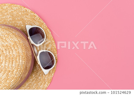 Female straw hat and sunglasses for beach holiday top view Female straw hat and sunglasses for beach holiday top view 101524629