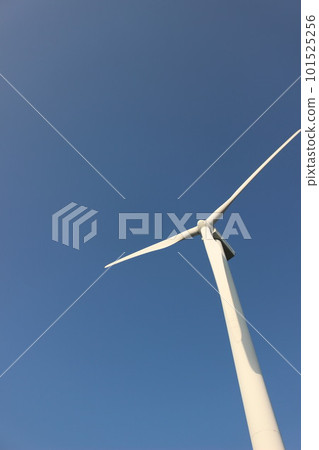 “閃耀在藍天的風力發電機” 大地之光 SDGs Natural energy 清澈的藍天 101525256
