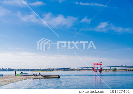 （靜岡縣）濱名湖辨天島 孩子們享受釣魚 101527401