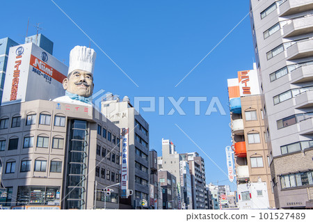 Tokyo's Taito Ward, a popular place for inbound tourists and other foreigners, Kappabashi Dougu Street in sunny weather where you can find a variety of cooking utensils and utensils Tokyo's Taito Ward, a popular place for inbound tourists and other foreigners, Kappabashi Dougu Street in sunny weather where you can find a variety of cooking utensils and utensils 101527489