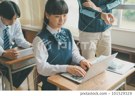 classroom, laptop, using laptop 101529329