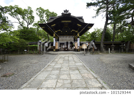 Toyokuni Shrine Karumon and Sennari Gourd Toyokuni Shrine Karumon and Sennari Gourd 101529344