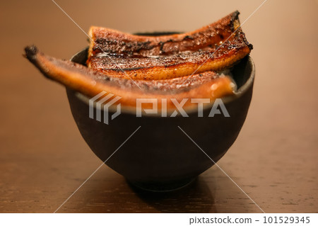 Petite luxury with eel bowl at home on the Midsummer Day of the Ox 101529345