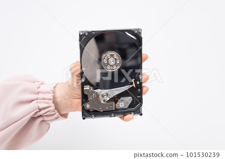 [Woman with disassembled HDD] 101530239