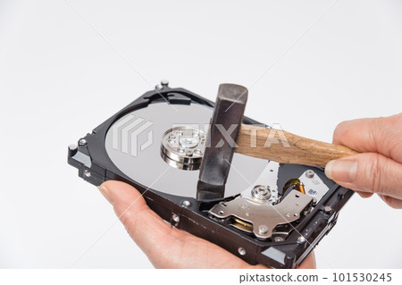 [Woman destroying HDD with a hammer] 101530245