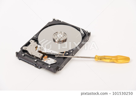 [Disassemble the HDD with a screwdriver] 101530250