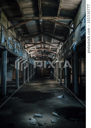 abandoned shopping street 101530777
