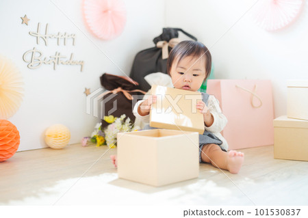 Baby opening a gift box 1st birthday first birthday Baby opening a gift box 1st birthday first birthday 101530837