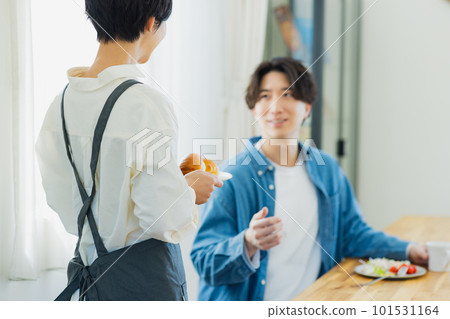 一對夫婦吃早餐 一對夫婦吃早餐 101531164