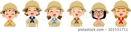 一個穿著探險服的微笑孩子的上半身 一個穿著探險服的微笑孩子的上半身 101531711