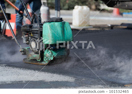 鋪設瀝青的工作 101532465