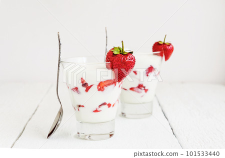 Fresh strawberry on a glass with dessert yogurt and strawberry l 101533440