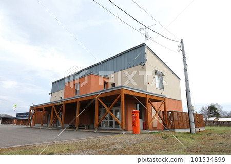 帶有圓形郵箱的北海道Oketo風景（舊Furusato Ginga Line Sakaino Station廢墟） 101534899