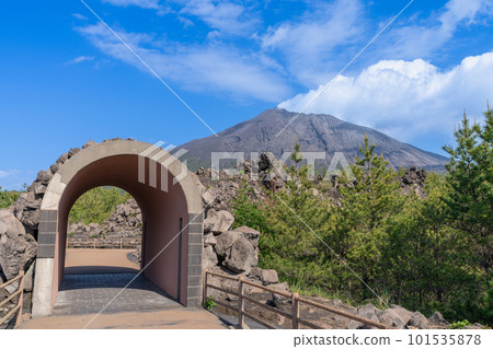 《鹿兒島縣》櫻島有村熔岩展望台/有村熔岩展望台的景色 《鹿兒島縣》櫻島有村熔岩展望台/有村熔岩展望台的景色 101535878