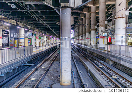 [Transportation image] Terminal station platform and tracks 101536152