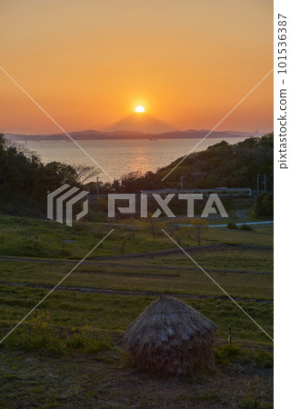 柳川米之裡，鑽石富士與JR內房線的奇蹟般的搭配 101536387