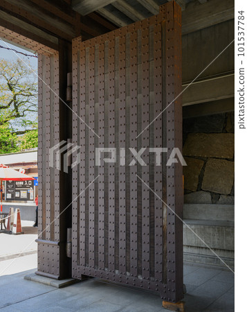 Nagoya Castle main gate (former Enokita gate) door 101537784