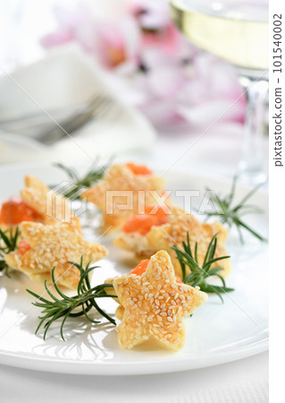 Puff pastry stars with salmon and cheese Puff pastry stars with salmon and cheese 101540002